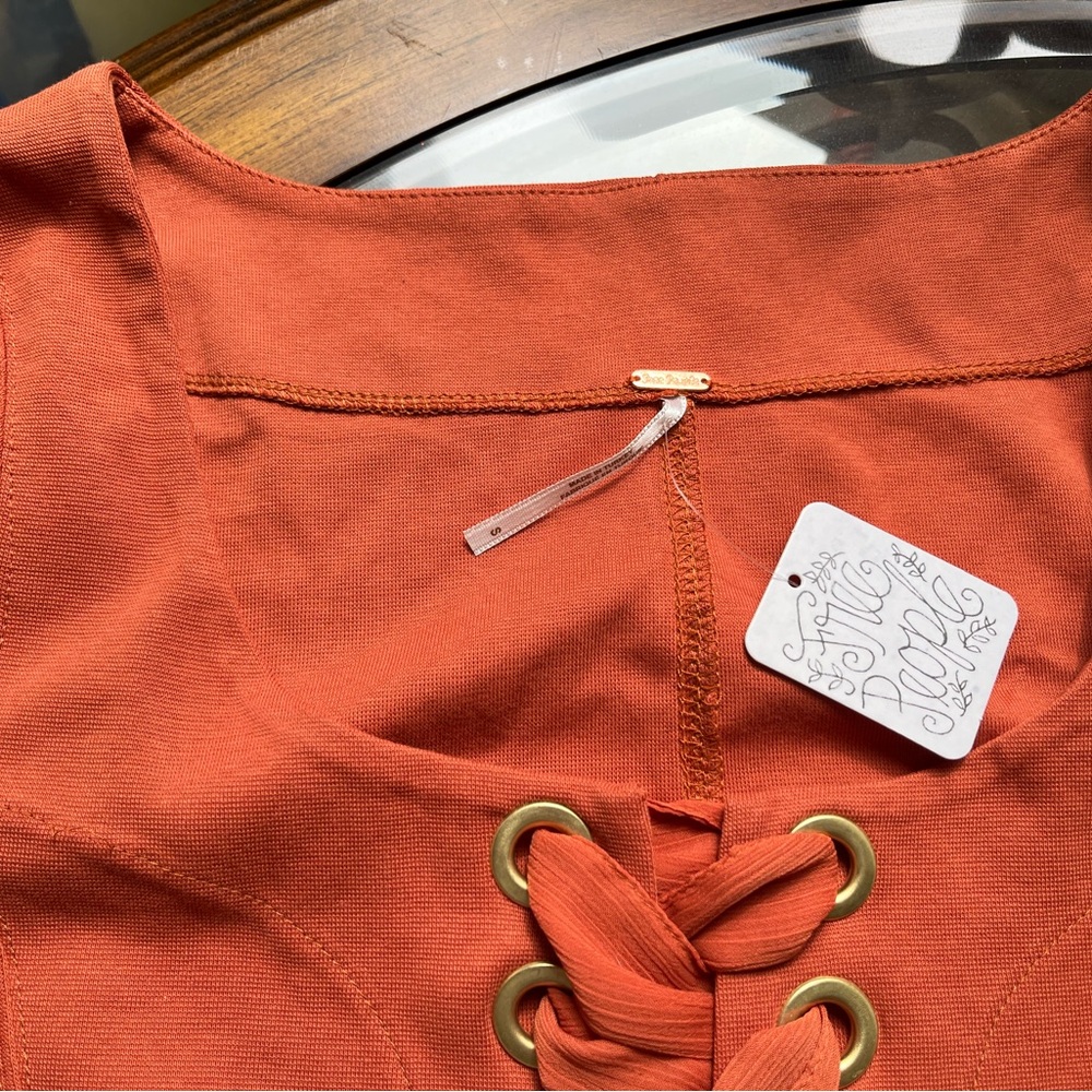 šFREE PEOPLEš- Lace-Up Long Sleeve Tops in Black and Orange NWT Size Sm - Picture 4 of 10